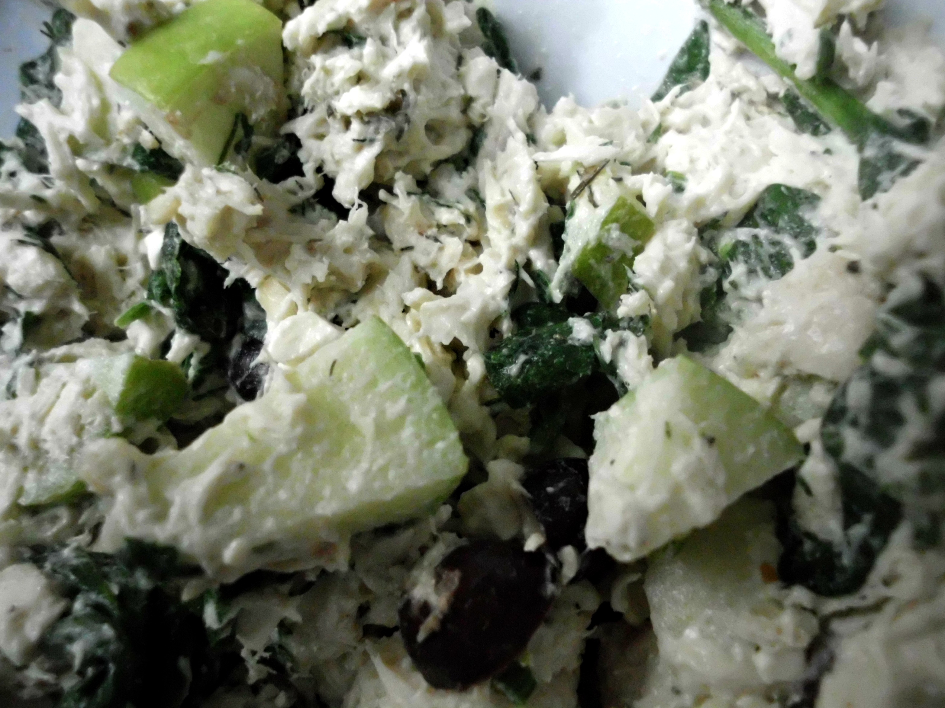 chicken salad with spinach, green apple, and dill
